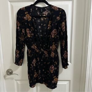 Forever 21 Long Sleeve Floral Wrap Dress Women’s size Medium Black and Yellow